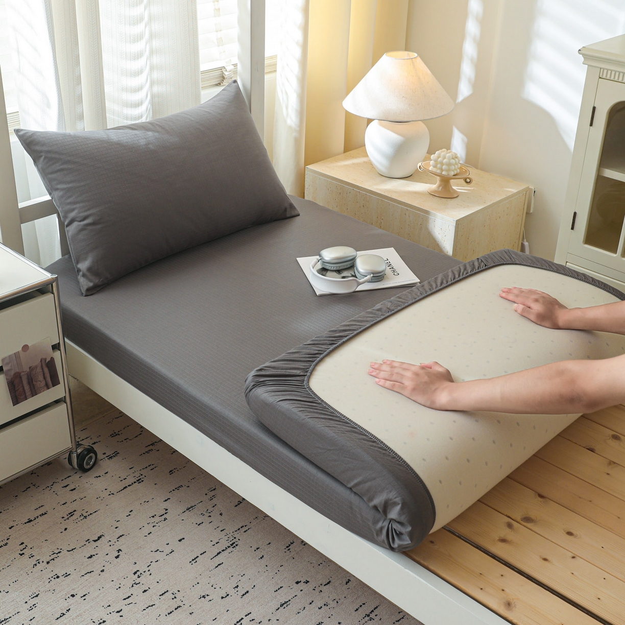 91家纺网 家纺一手货源 找家纺 简宜家居（朝初家纺） 2025新款60支贡缎提花A版纯棉床笠 绅士-灰