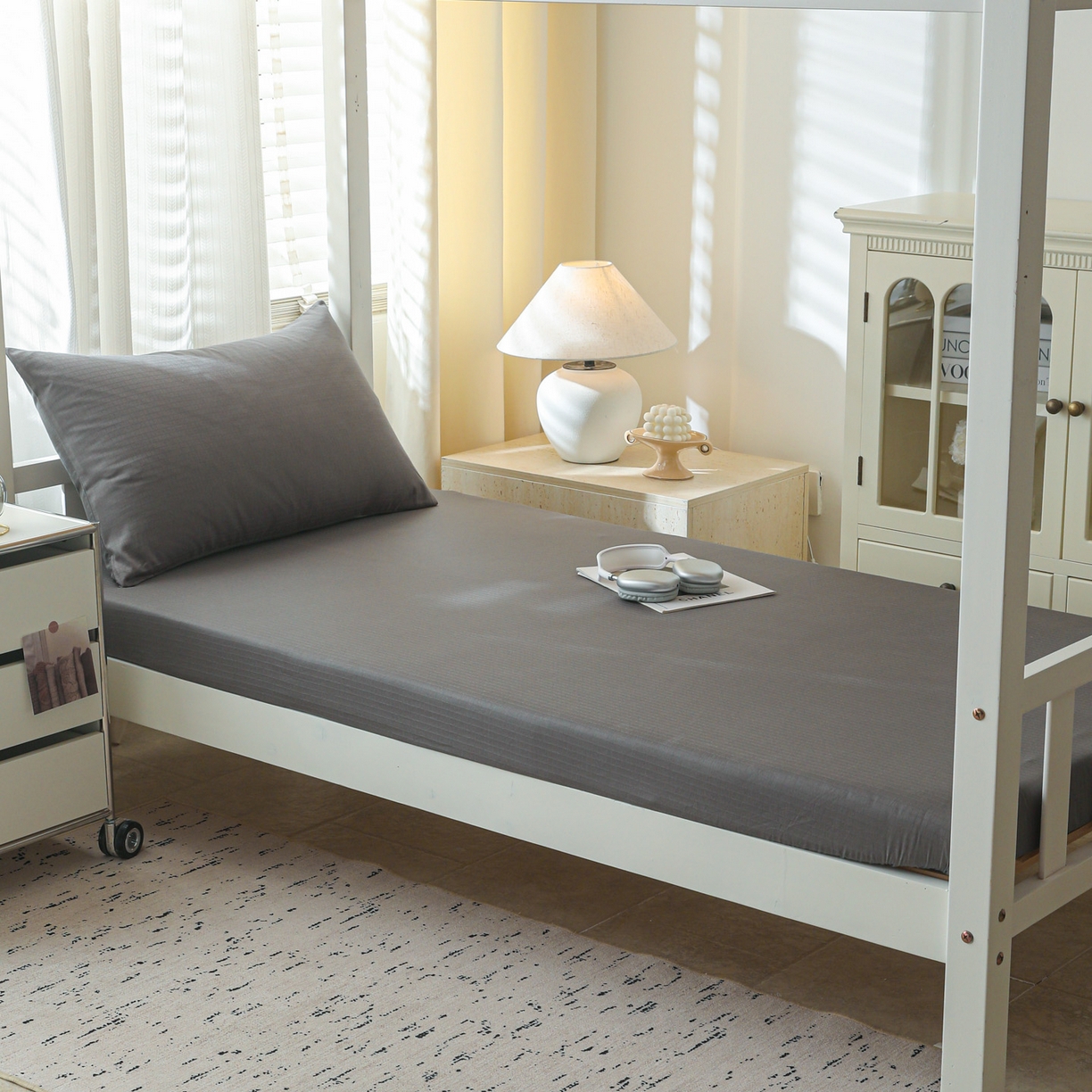 91家纺网 家纺一手货源 找家纺 简宜家居（朝初家纺） 2025新款60支贡缎提花A版纯棉床笠 绅士-灰