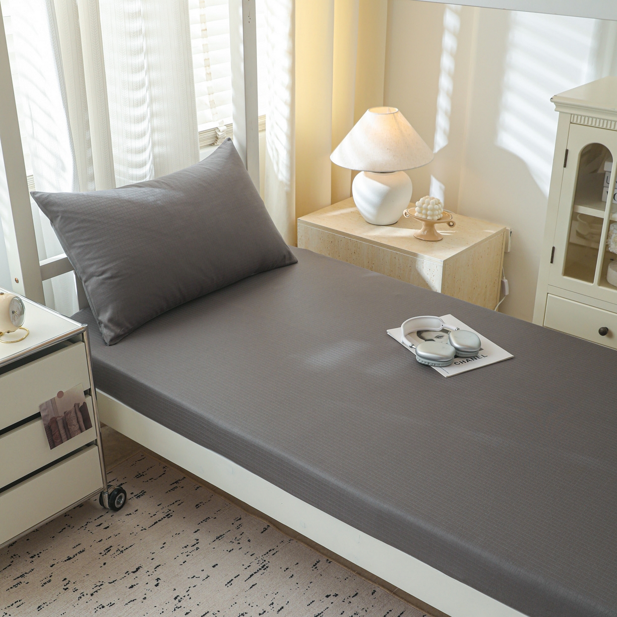 91家纺网 家纺一手货源 找家纺 简宜家居（朝初家纺） 2025新款60支贡缎提花A版纯棉床笠 绅士-灰