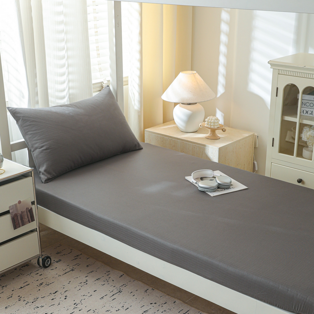 91家纺网 家纺一手货源 找家纺 简宜家居（朝初家纺） 2025新款60支贡缎提花A版纯棉床笠 绅士-灰