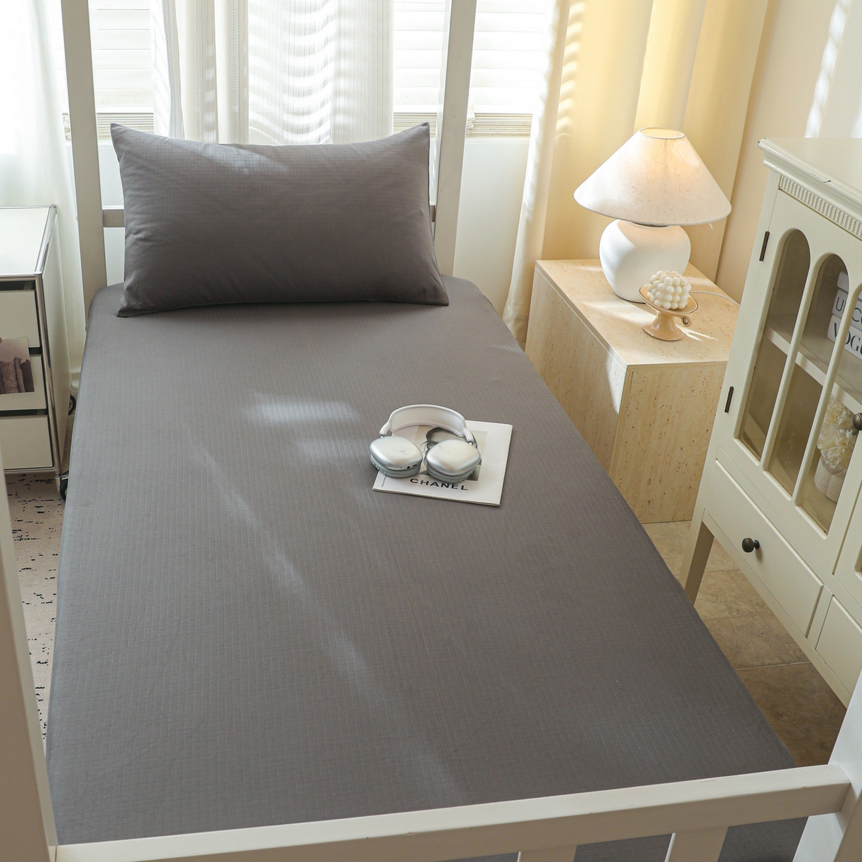 91家纺网 家纺一手货源 找家纺 简宜家居（朝初家纺） 2025新款60支贡缎提花A版纯棉床笠 绅士-灰