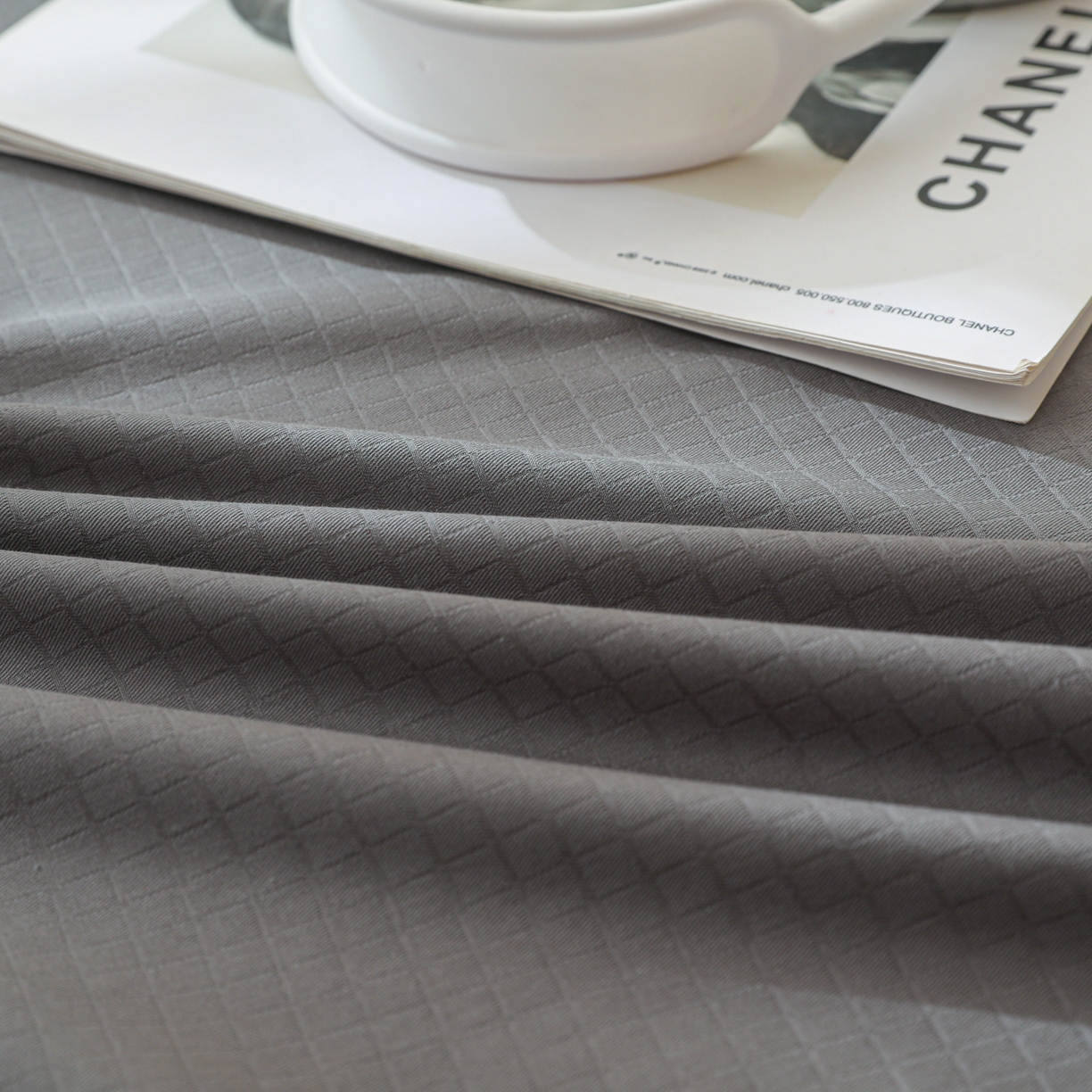 91家纺网 家纺一手货源 找家纺 简宜家居（朝初家纺） 2025新款60支贡缎提花A版纯棉床笠 绅士-灰