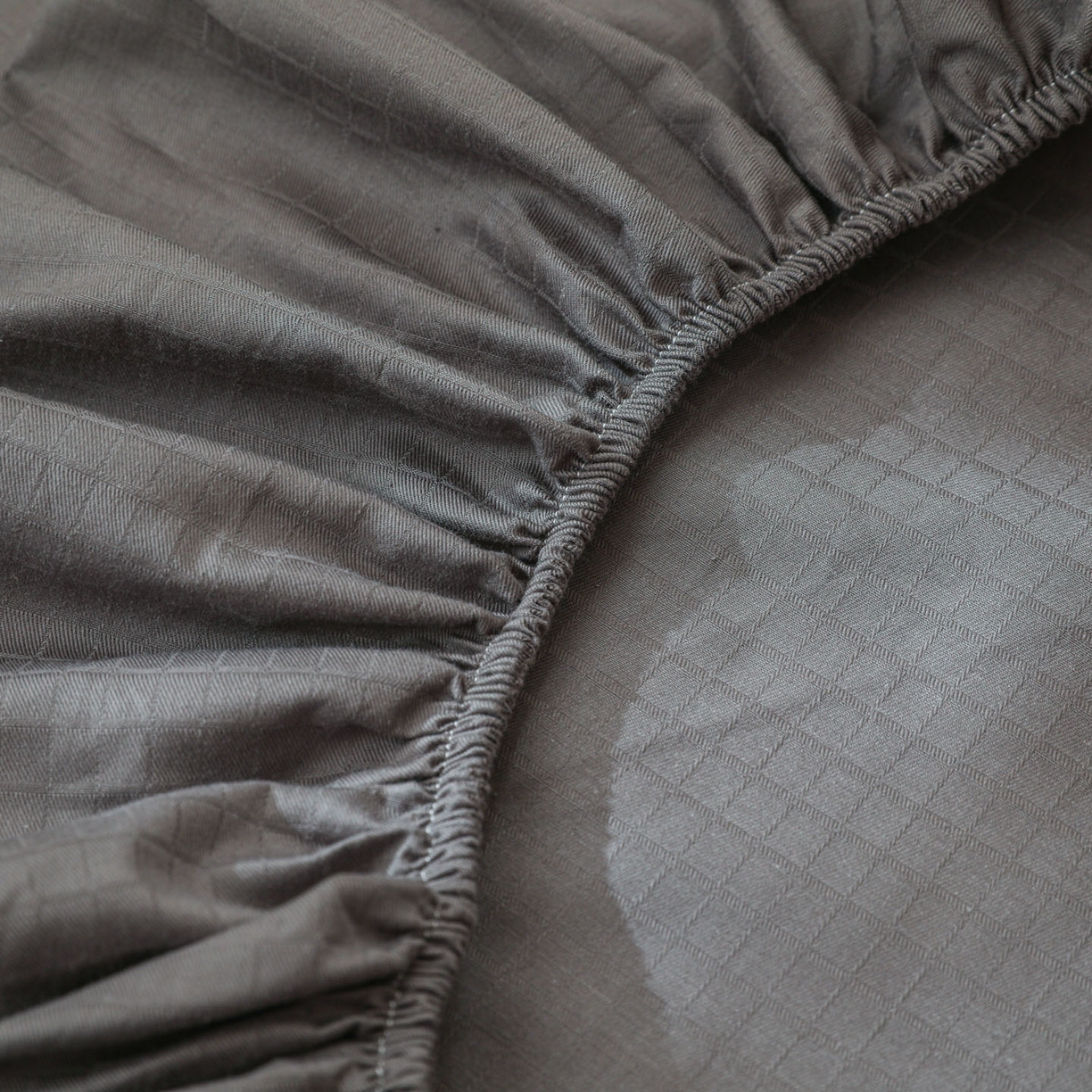 91家纺网 家纺一手货源 找家纺 简宜家居（朝初家纺） 2025新款60支贡缎提花A版纯棉床笠 绅士-灰