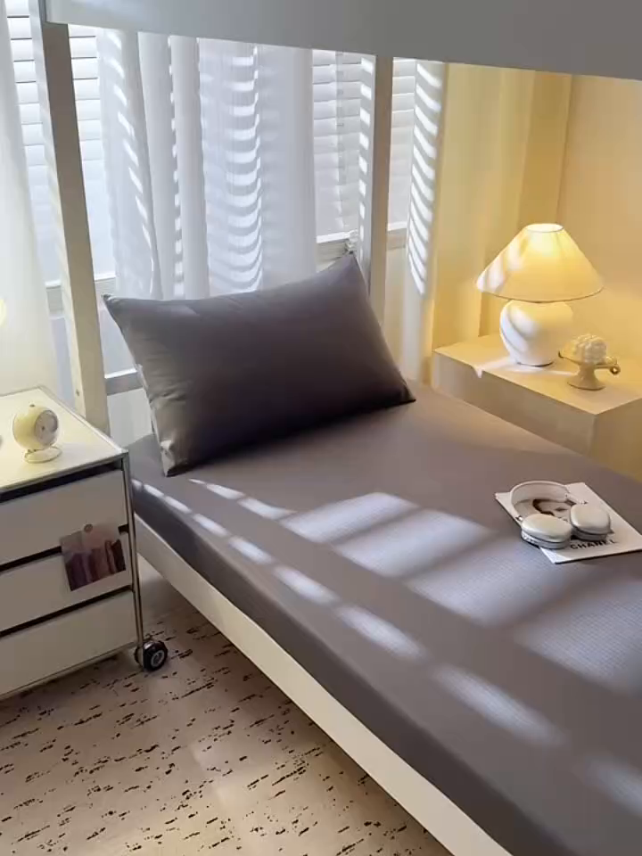 91家纺网 家纺一手货源 找家纺 简宜家居（朝初家纺） 2025新款60支贡缎提花A版纯棉床笠 绅士-灰