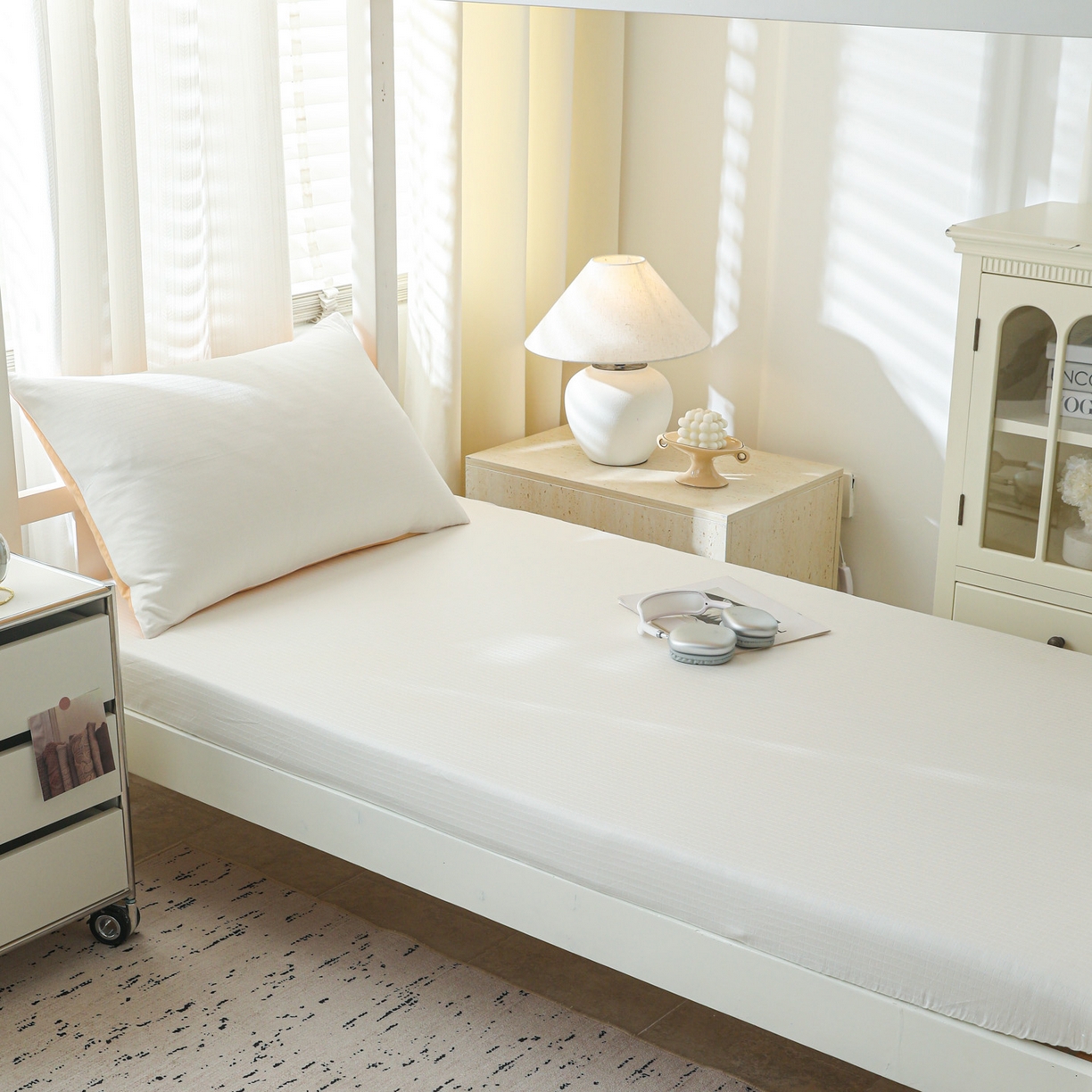 91家纺网 家纺一手货源 找家纺 简宜家居（朝初家纺） 2025新款60支贡缎提花A版纯棉床笠 绅士-米白