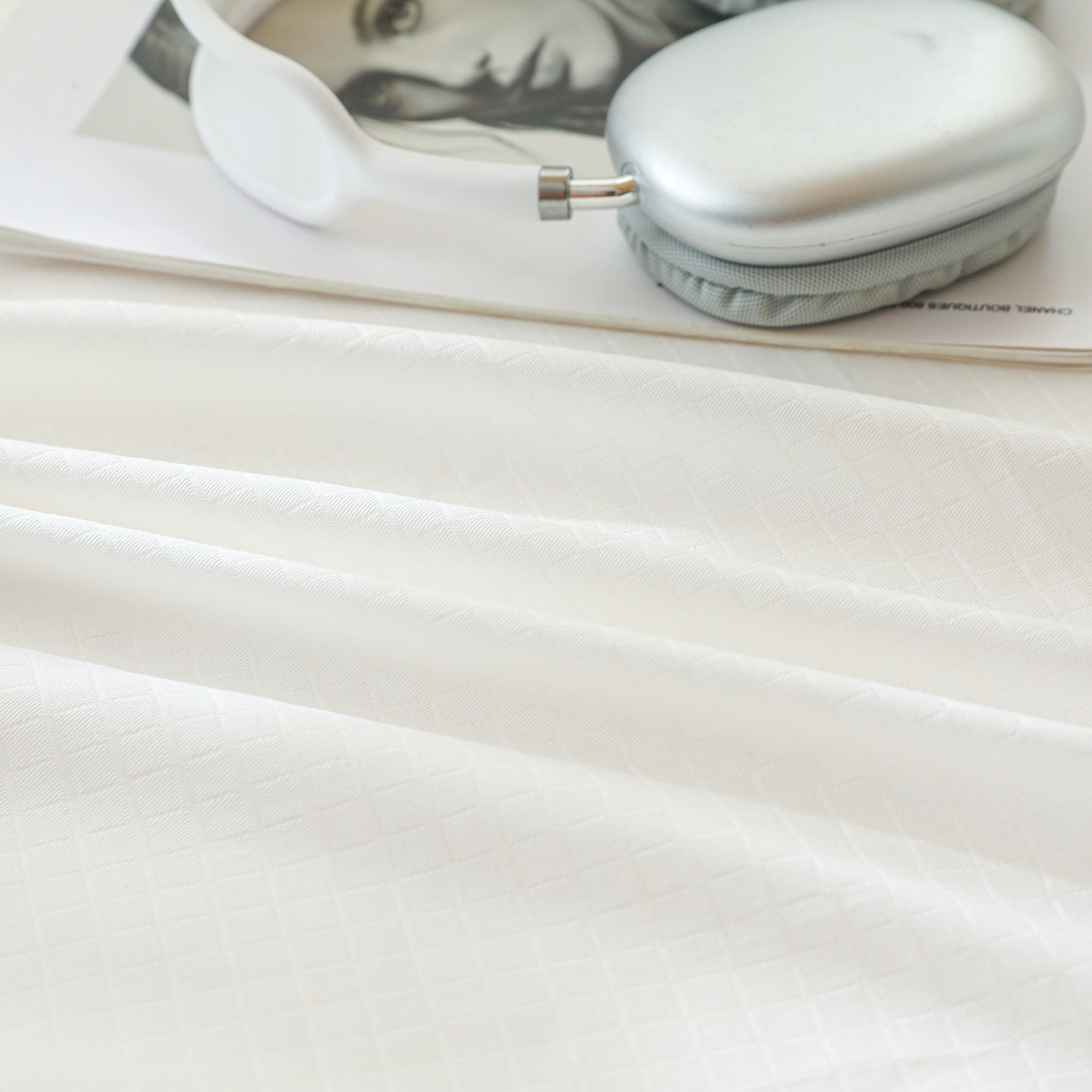 91家纺网 家纺一手货源 找家纺 简宜家居（朝初家纺） 2025新款60支贡缎提花A版纯棉床笠 绅士-米白