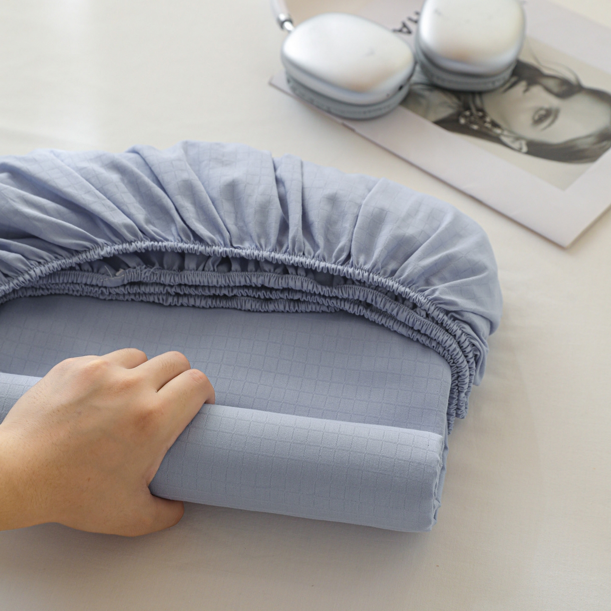 91家纺网 家纺一手货源 找家纺 简宜家居（朝初家纺） 2025新款60支贡缎提花A版纯棉床笠 绅士-天蓝