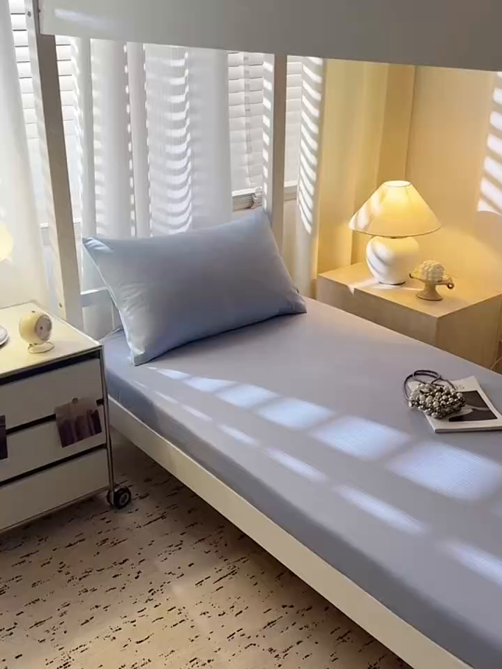 91家纺网 家纺一手货源 找家纺 简宜家居（朝初家纺） 2025新款60支贡缎提花A版纯棉床笠 绅士-天蓝