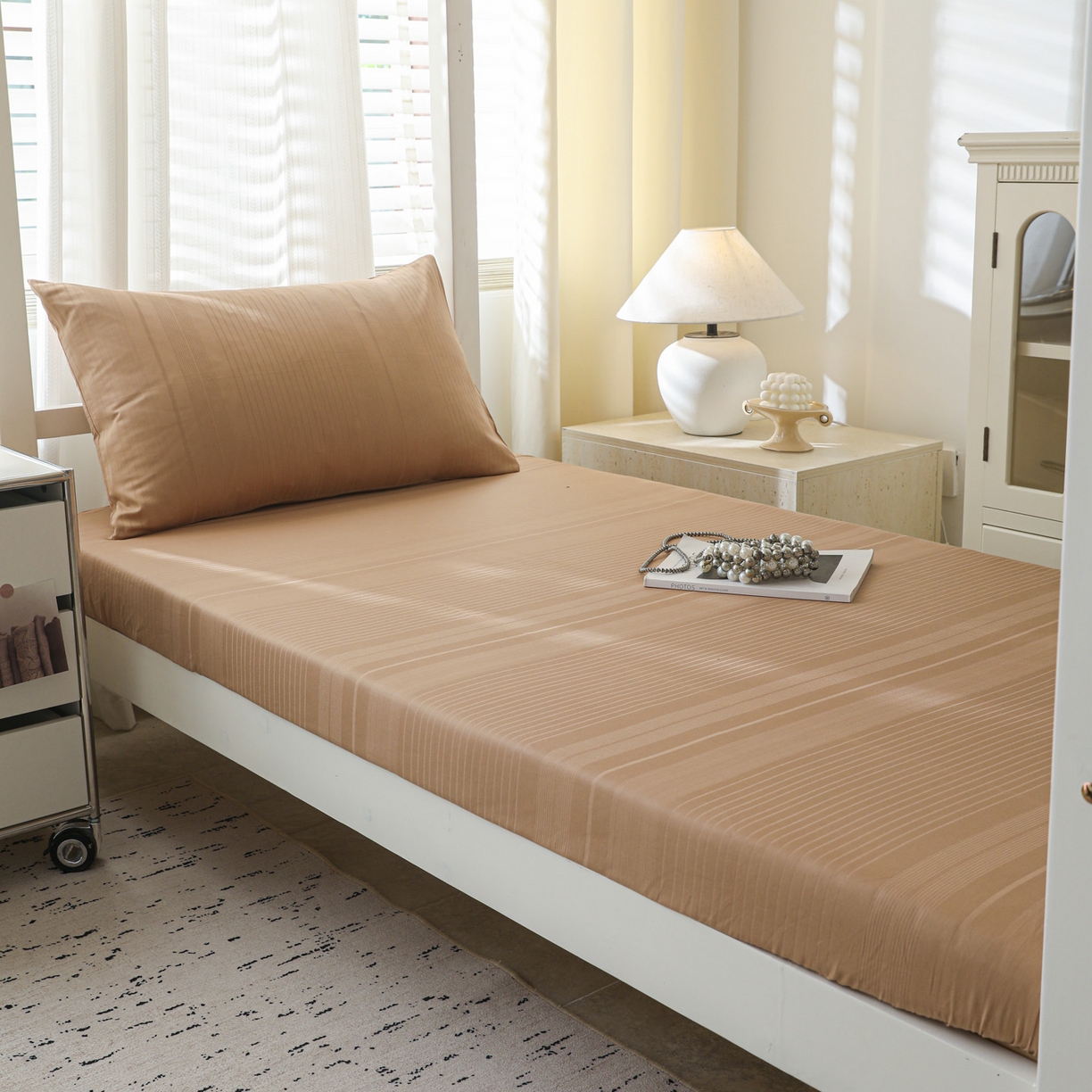 91家纺网 家纺一手货源 找家纺 简宜家居（朝初家纺） 2025新款60支贡缎提花A版纯棉床笠 条纹-咖