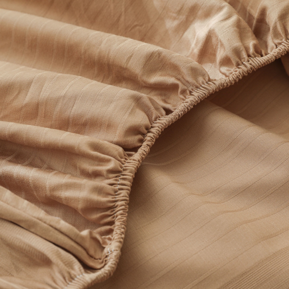 91家纺网 家纺一手货源 找家纺 简宜家居（朝初家纺） 2025新款60支贡缎提花A版纯棉床笠 条纹-咖