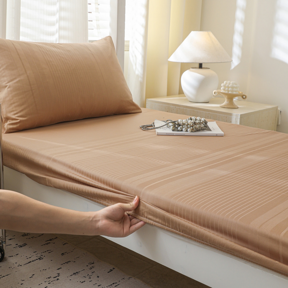 91家纺网 家纺一手货源 找家纺 简宜家居（朝初家纺） 2025新款60支贡缎提花A版纯棉床笠 条纹-咖