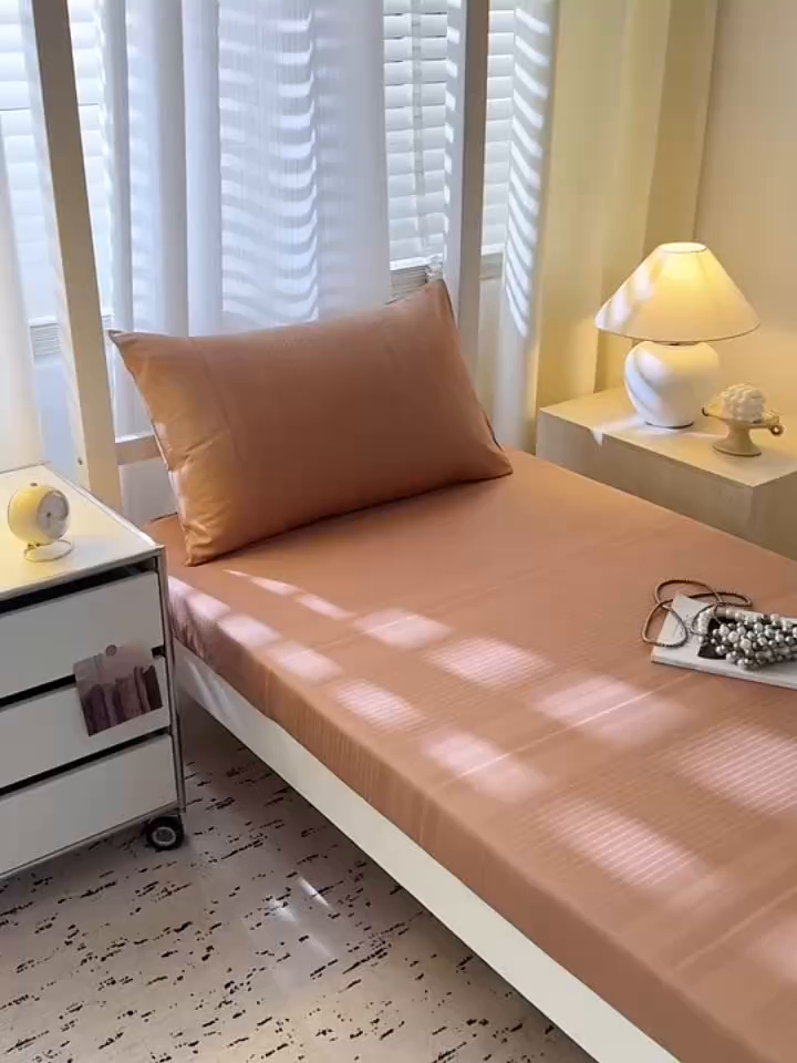 91家纺网 家纺一手货源 找家纺 简宜家居（朝初家纺） 2025新款60支贡缎提花A版纯棉床笠 条纹-咖