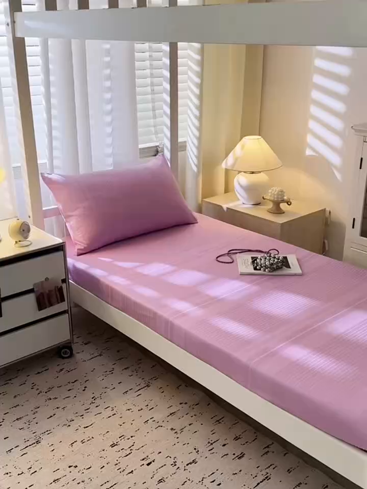 91家纺网 家纺一手货源 找家纺 简宜家居（朝初家纺） 2025新款60支贡缎提花A版纯棉床笠 条纹-紫