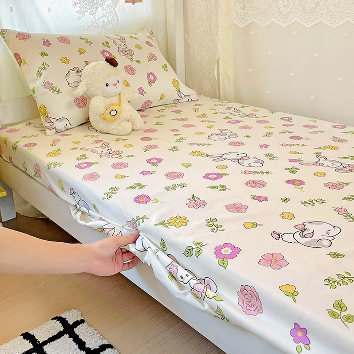 91家纺网 家纺一手货源 找家纺 花伞家居 2025新款学生床加厚磨毛印花单品单床笠单床单 撒娇小兔