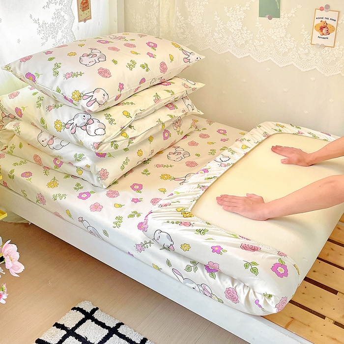 91家纺网 家纺一手货源 找家纺 花伞家居 2025新款学生床加厚磨毛印花单品单床笠单床单 撒娇小兔