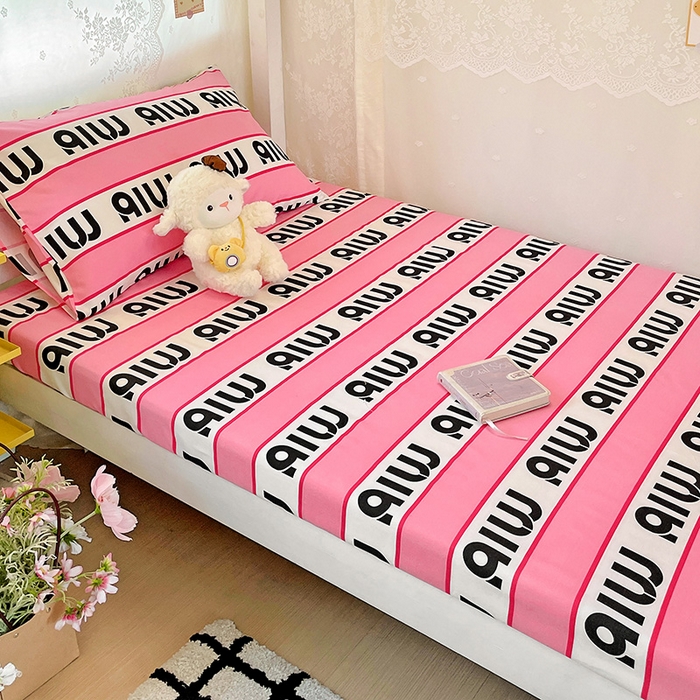 91家纺网 家纺一手货源 找家纺 花伞家居 2025新款学生床加厚磨毛印花单品单床笠单床单 字母-粉