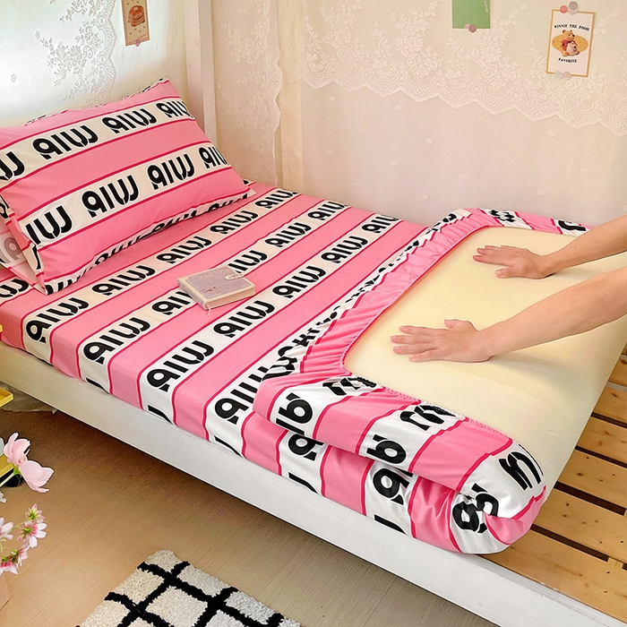 91家纺网 家纺一手货源 找家纺 花伞家居 2025新款学生床加厚磨毛印花单品单床笠单床单 字母-粉