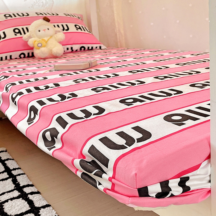 91家纺网 家纺一手货源 找家纺 花伞家居 2025新款学生床加厚磨毛印花单品单床笠单床单 字母-粉