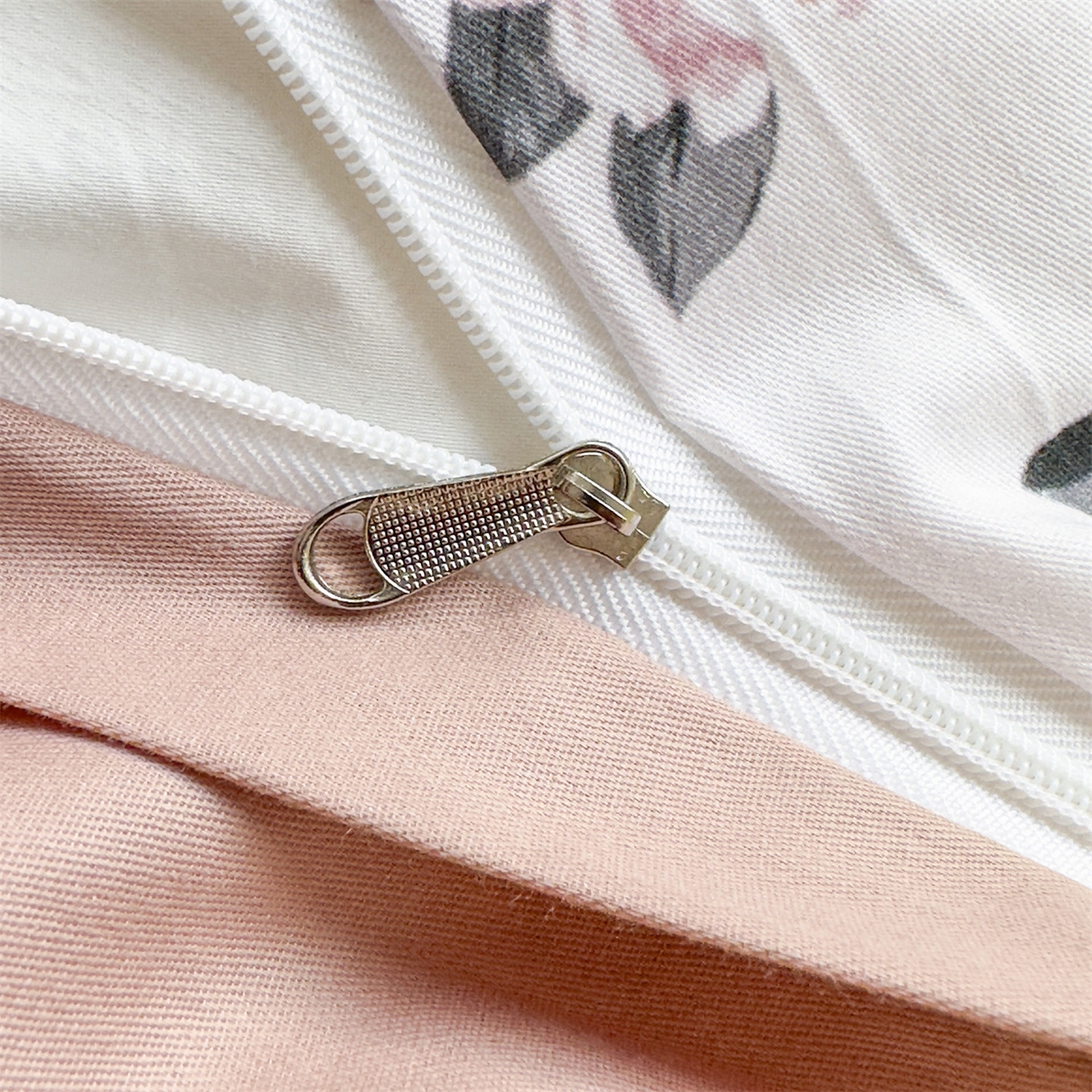 91家纺网 家纺一手货源 找家纺 恒爱家纺2025新款A类全棉印花四件套 共挽余生