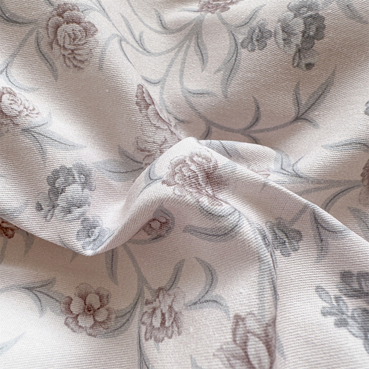 91家纺网 家纺一手货源 找家纺 恒爱家纺2025新款A类全棉印花四件套 今夕何忆