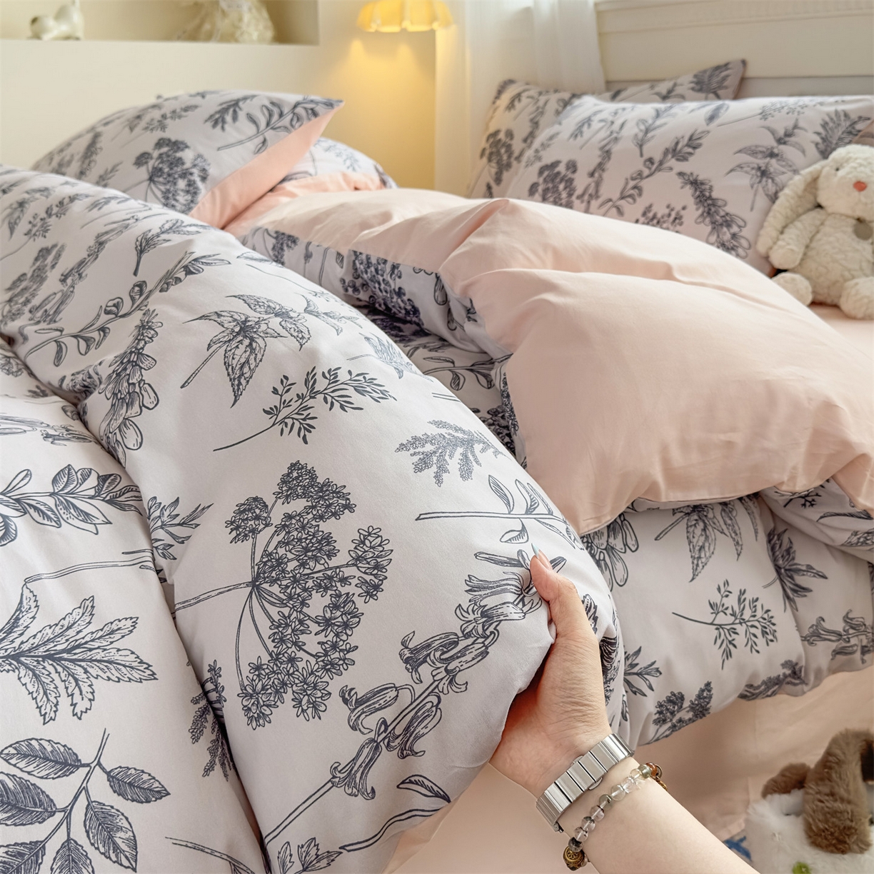 91家纺网 家纺一手货源 找家纺 恒爱家纺2025新款A类全棉印花四件套 静怡