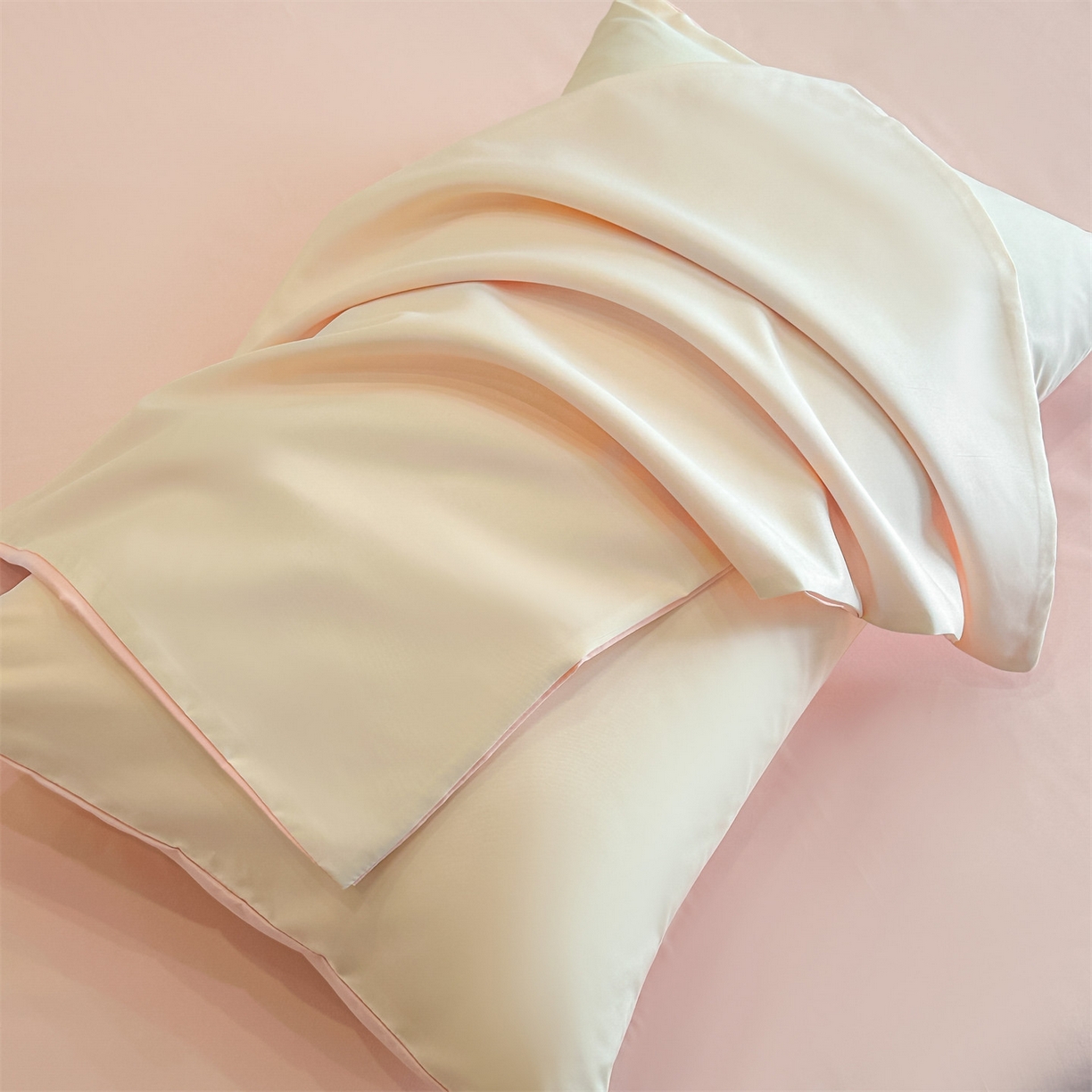 91家纺网 家纺一手货源 找家纺 笙意家纺 2025新款亲肤水洗棉刺绣满绣四件套 花朵-奶昔白+奶油粉