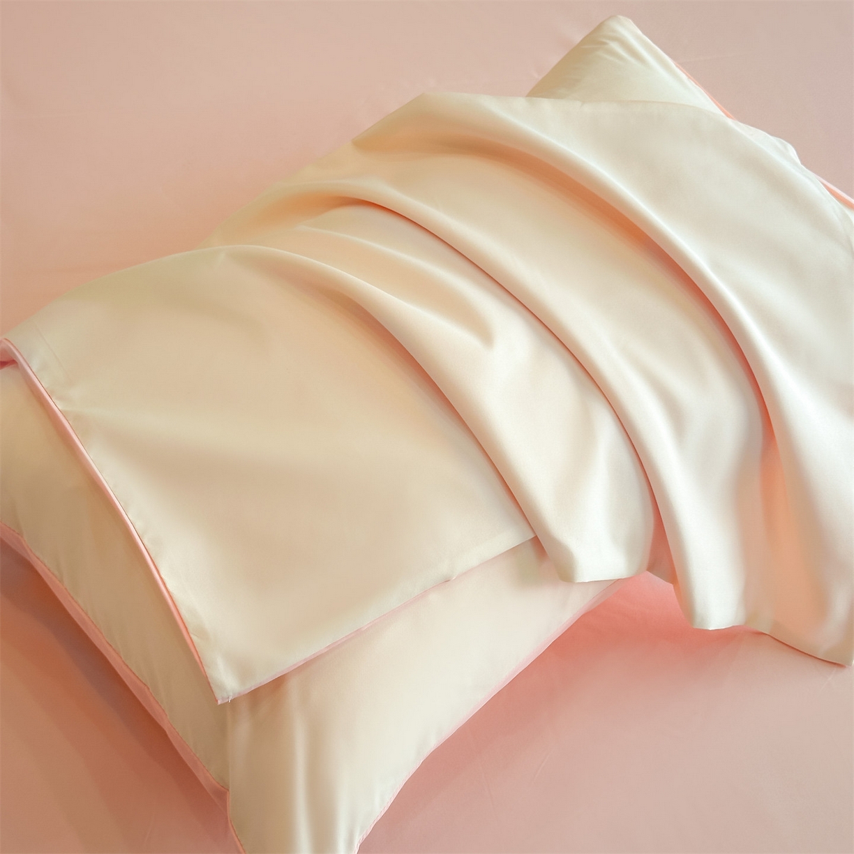 91家纺网 家纺一手货源 找家纺 笙意家纺 2025新款亲肤水洗棉刺绣满绣四件套 可爱猫-奶昔白+奶油粉