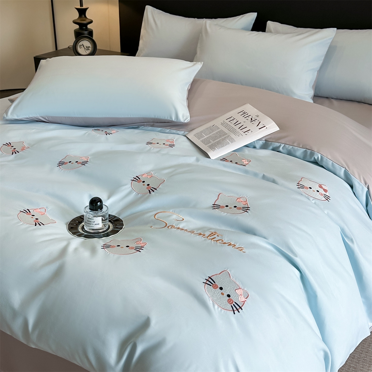 笙意家纺 2025新款亲肤水洗棉刺绣满绣四件套 可爱猫-天蓝+山灰