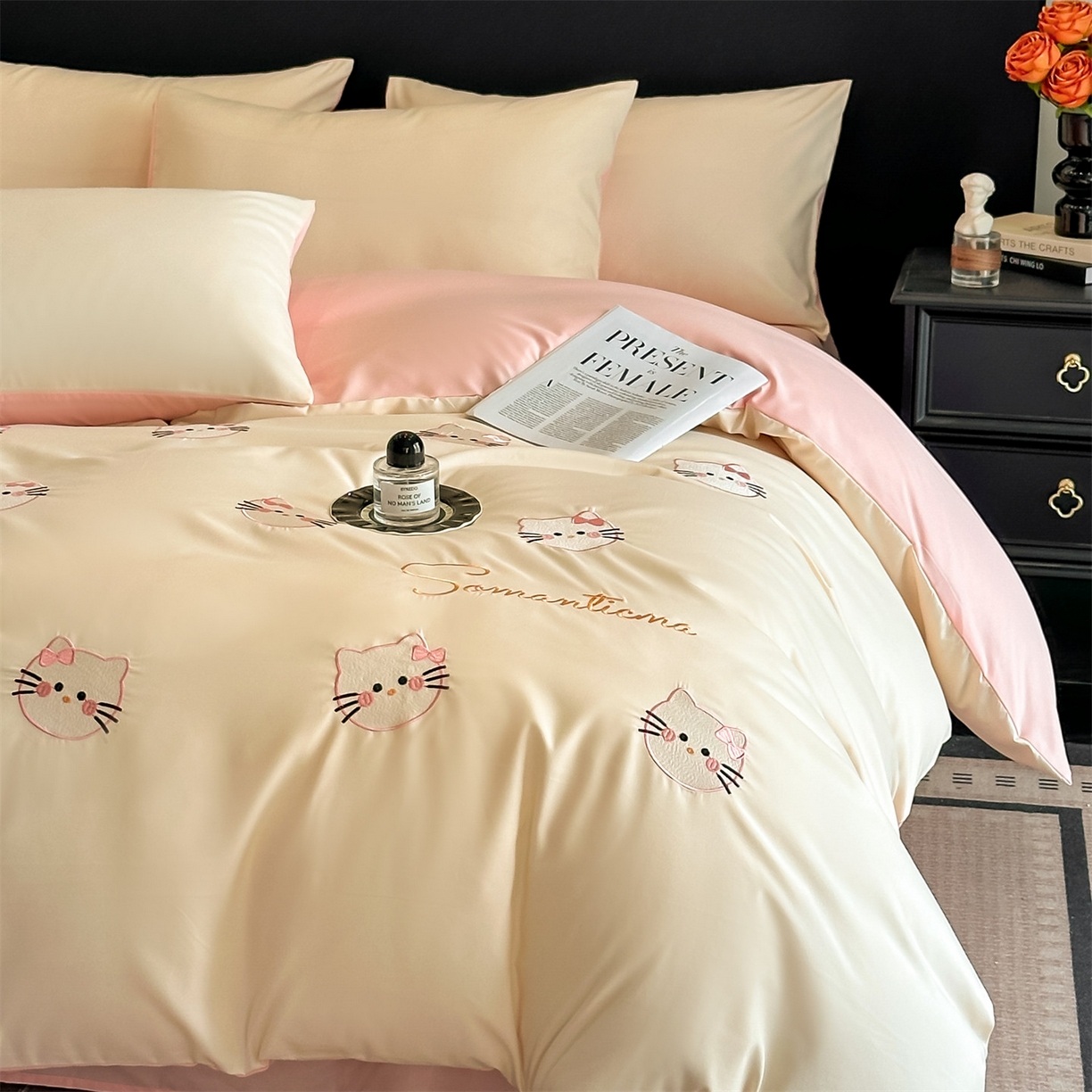 91家纺网 家纺一手货源 找家纺 笙意家纺 2025新款亲肤水洗棉刺绣满绣四件套 可爱猫-奶昔白+奶油粉