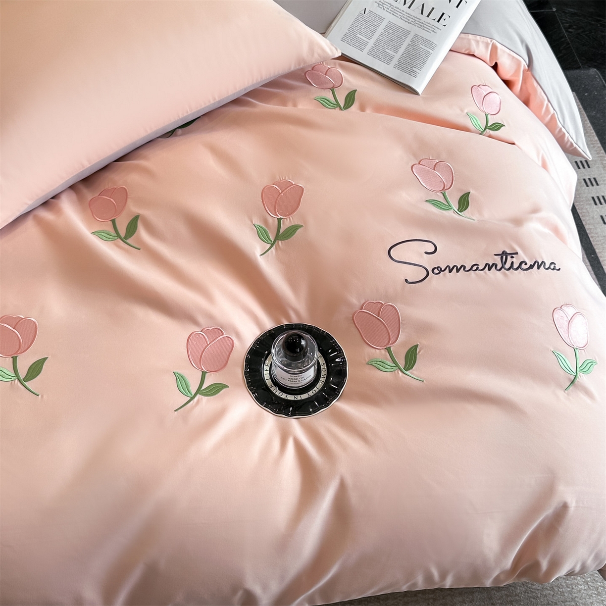 91家纺网 家纺一手货源 找家纺 笙意家纺 2025新款亲肤水洗棉刺绣满绣四件套 花朵-奶油粉+山灰