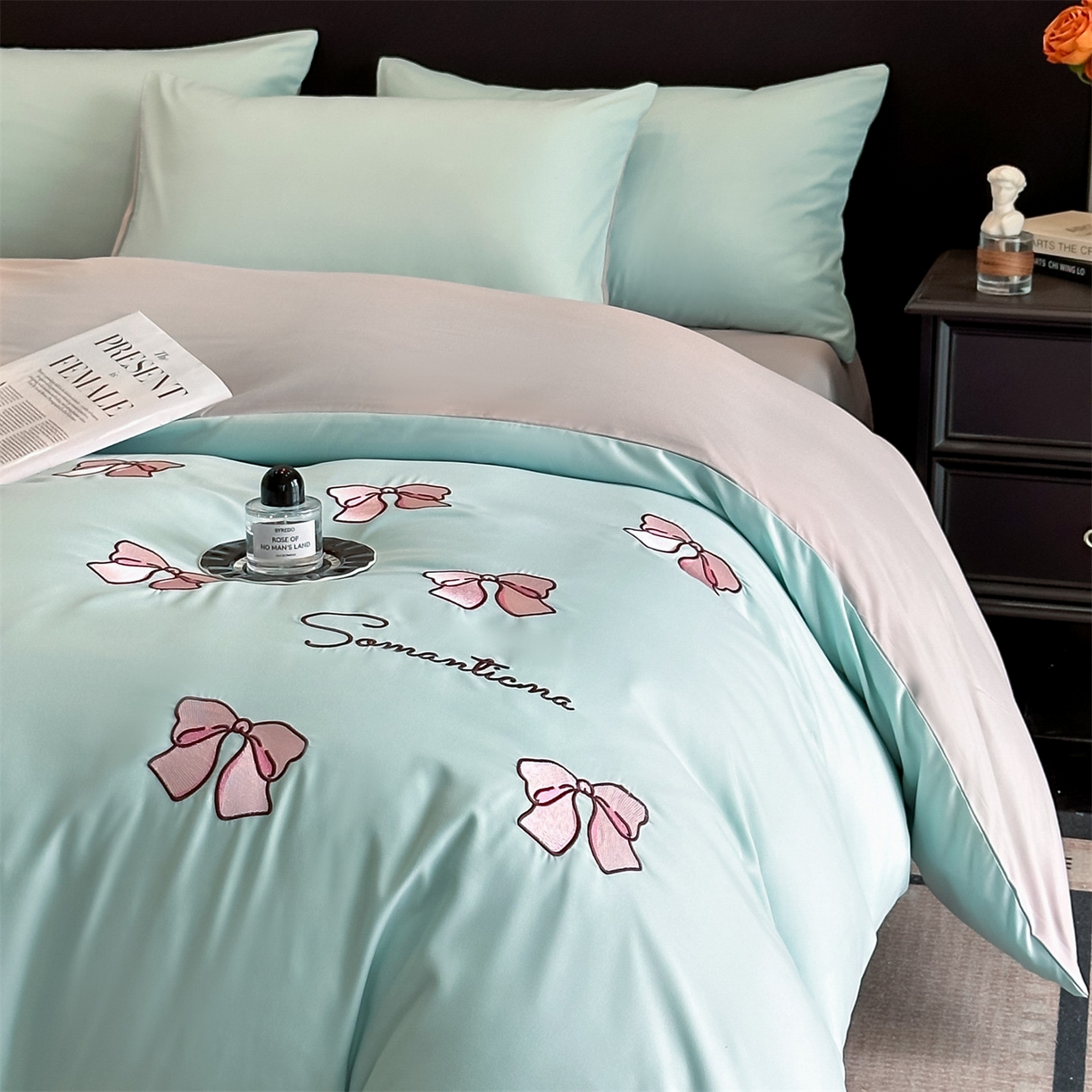 91家纺网 家纺一手货源 找家纺 笙意家纺 2025新款亲肤水洗棉刺绣满绣四件套 蝴蝶结-繁星兰+山灰