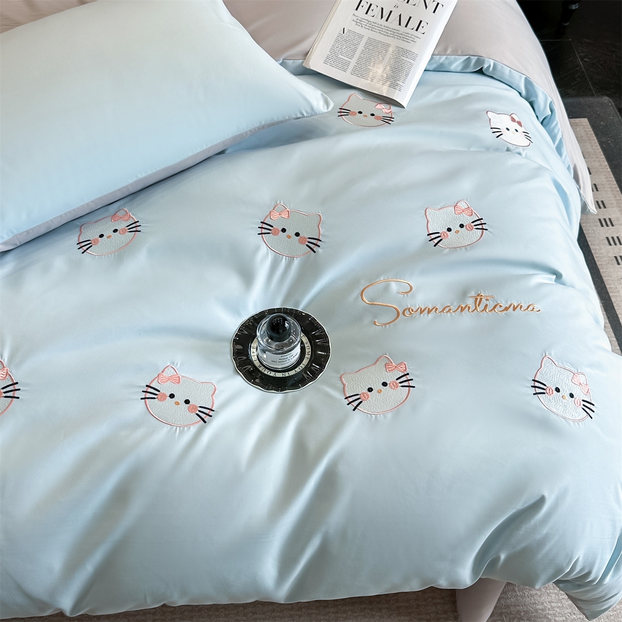 91家纺网 家纺一手货源 找家纺 笙意家纺 2025新款亲肤水洗棉刺绣满绣四件套 可爱猫-天蓝+山灰