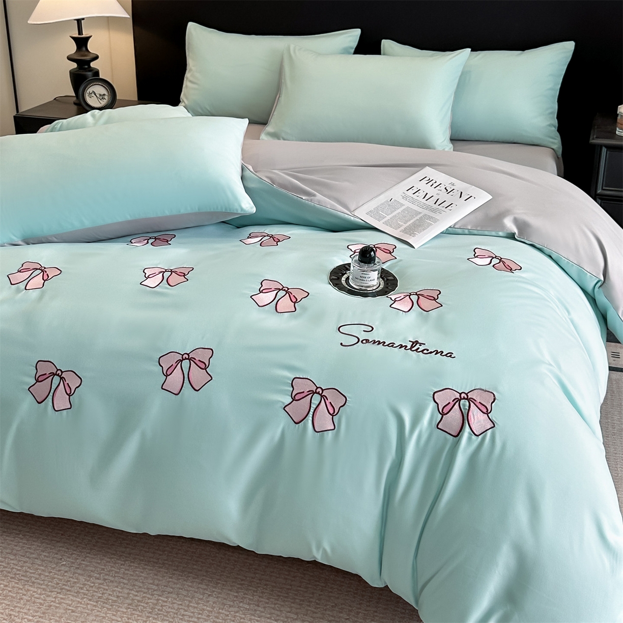 91家纺网 家纺一手货源 找家纺 笙意家纺 2025新款亲肤水洗棉刺绣满绣四件套 蝴蝶结-繁星兰+山灰