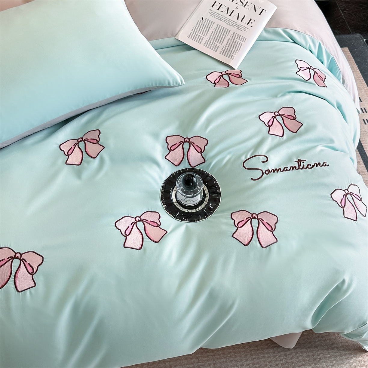 91家纺网 家纺一手货源 找家纺 笙意家纺 2025新款亲肤水洗棉刺绣满绣四件套 蝴蝶结-繁星兰+山灰