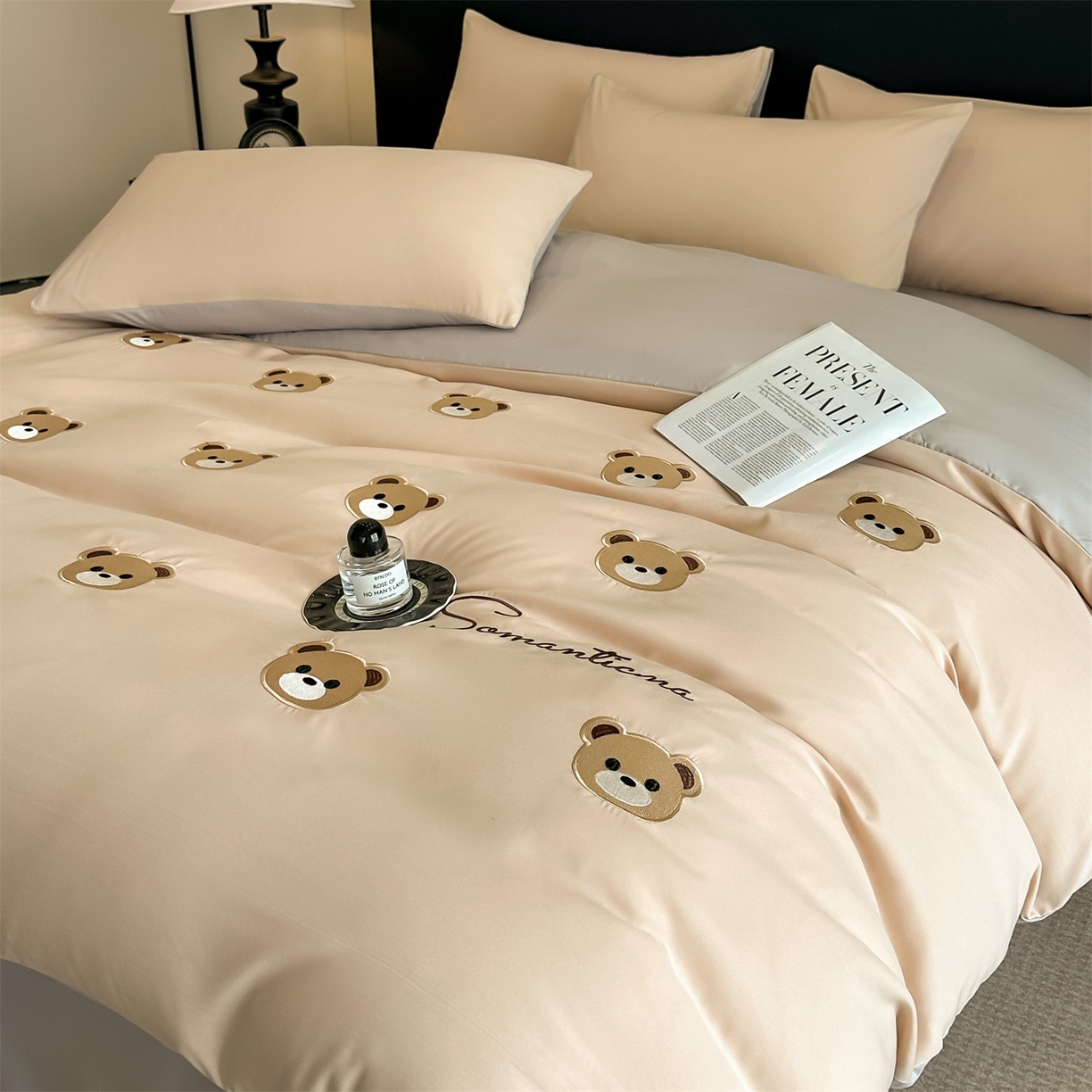 笙意家纺 2025新款亲肤水洗棉刺绣满绣四件套 饼干熊-奶茶+山灰