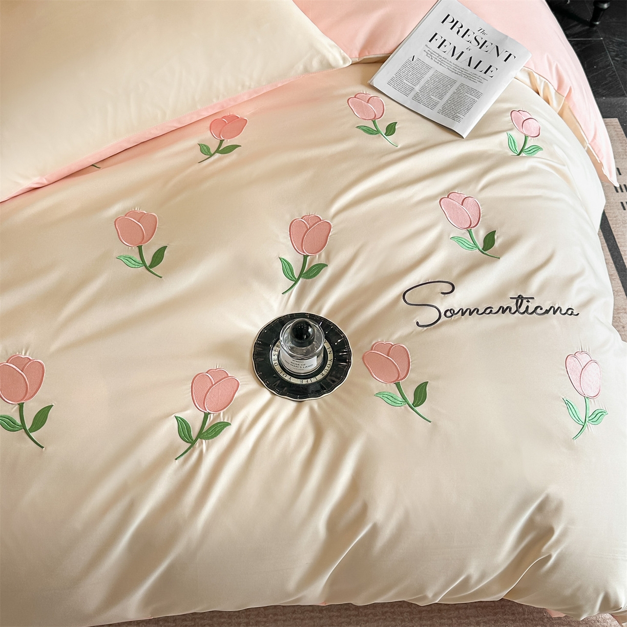 91家纺网 家纺一手货源 找家纺 笙意家纺 2025新款亲肤水洗棉刺绣满绣四件套 花朵-奶昔白+奶油粉