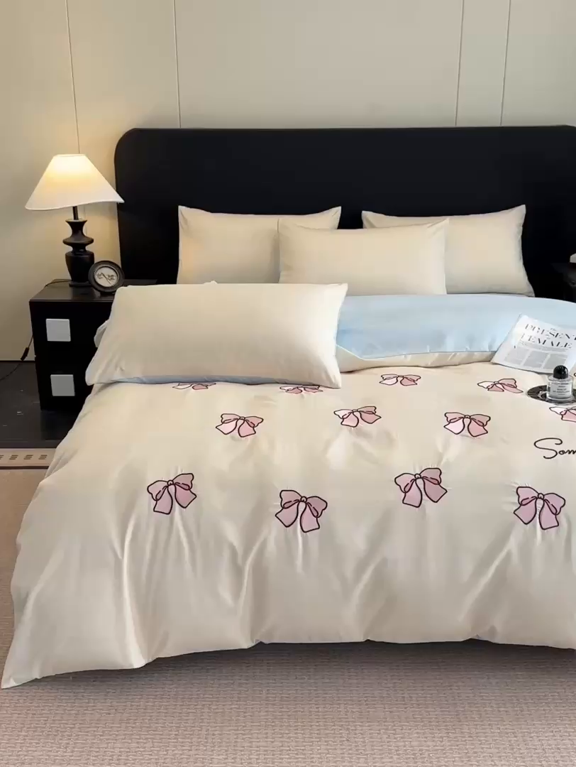 91家纺网 家纺一手货源 找家纺 笙意家纺 2025新款亲肤水洗棉刺绣满绣四件套 蝴蝶结-奶昔白+天蓝