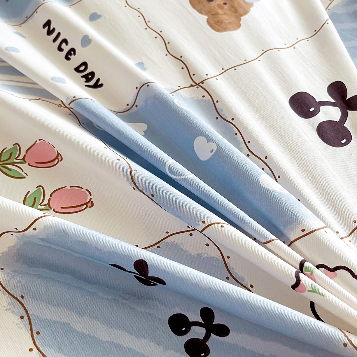 91家纺网 家纺一手货源 找家纺 禧安居 2025新款高支高密活性印染全棉印花四件套全棉四件套三件套被套（支持定制尺寸） 兰黛小熊