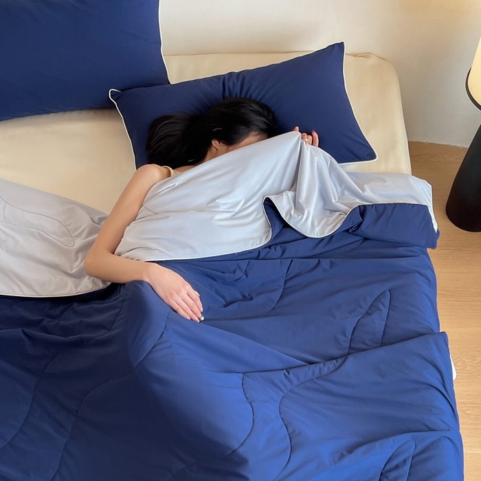 91家纺网 家纺一手货源 找家纺 佳汐蓝家纺 2025新款岛屿漫游凉感夏被 深海蓝