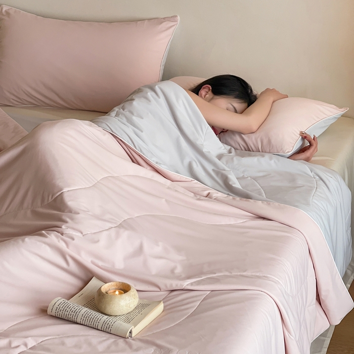 91家纺网 家纺一手货源 找家纺 佳汐蓝家纺 2025新款岛屿漫游凉感夏被 珊瑚粉