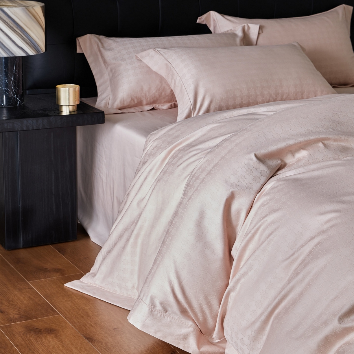 91家纺网 家纺一手货源 找家纺 鼎飞家纺 2025新款长绒棉全棉纯棉提花四件套 布拉提-恋粉