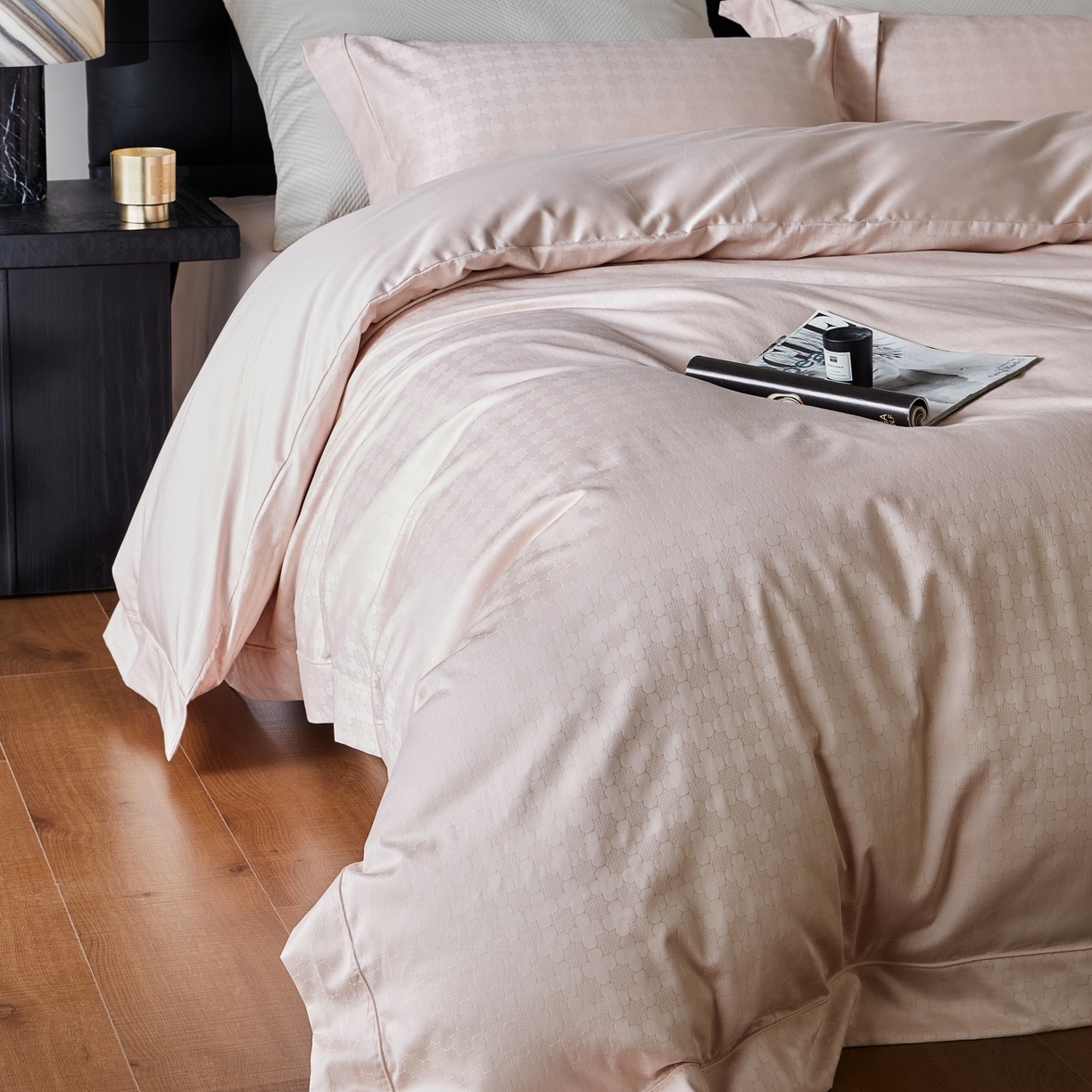 91家纺网 家纺一手货源 找家纺 鼎飞家纺 2025新款长绒棉全棉纯棉提花四件套 布拉提-恋粉