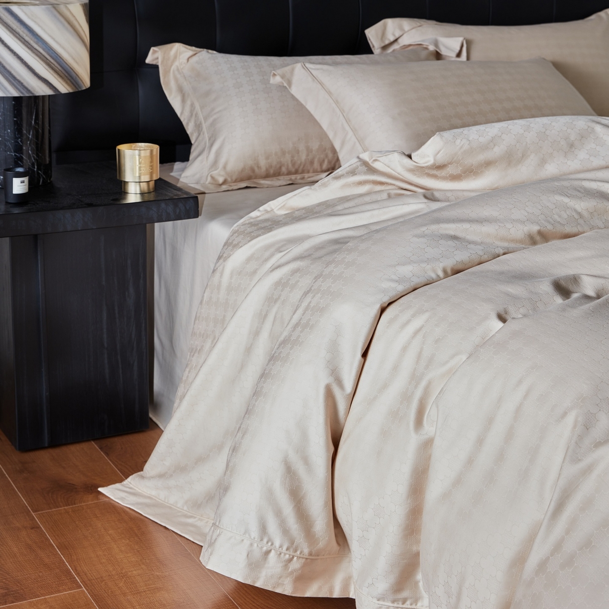 91家纺网 家纺一手货源 找家纺 鼎飞家纺 2025新款长绒棉全棉纯棉提花四件套 布拉提-米金