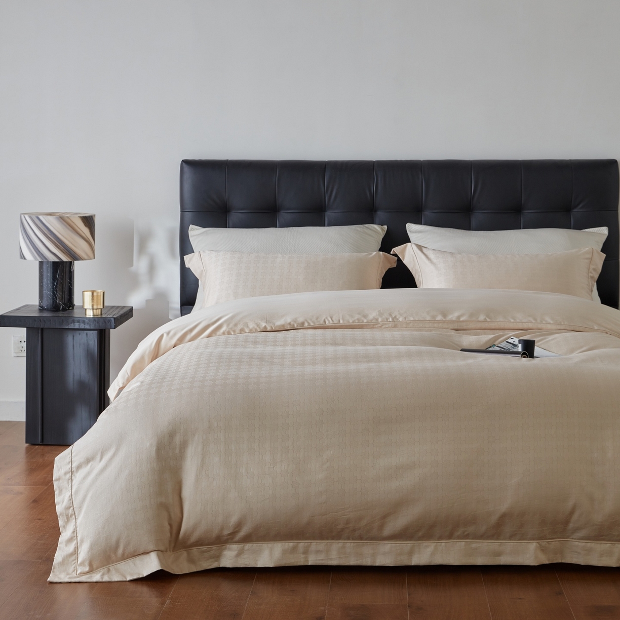 91家纺网 家纺一手货源 找家纺 鼎飞家纺 2025新款长绒棉全棉纯棉提花四件套 布拉提-米金