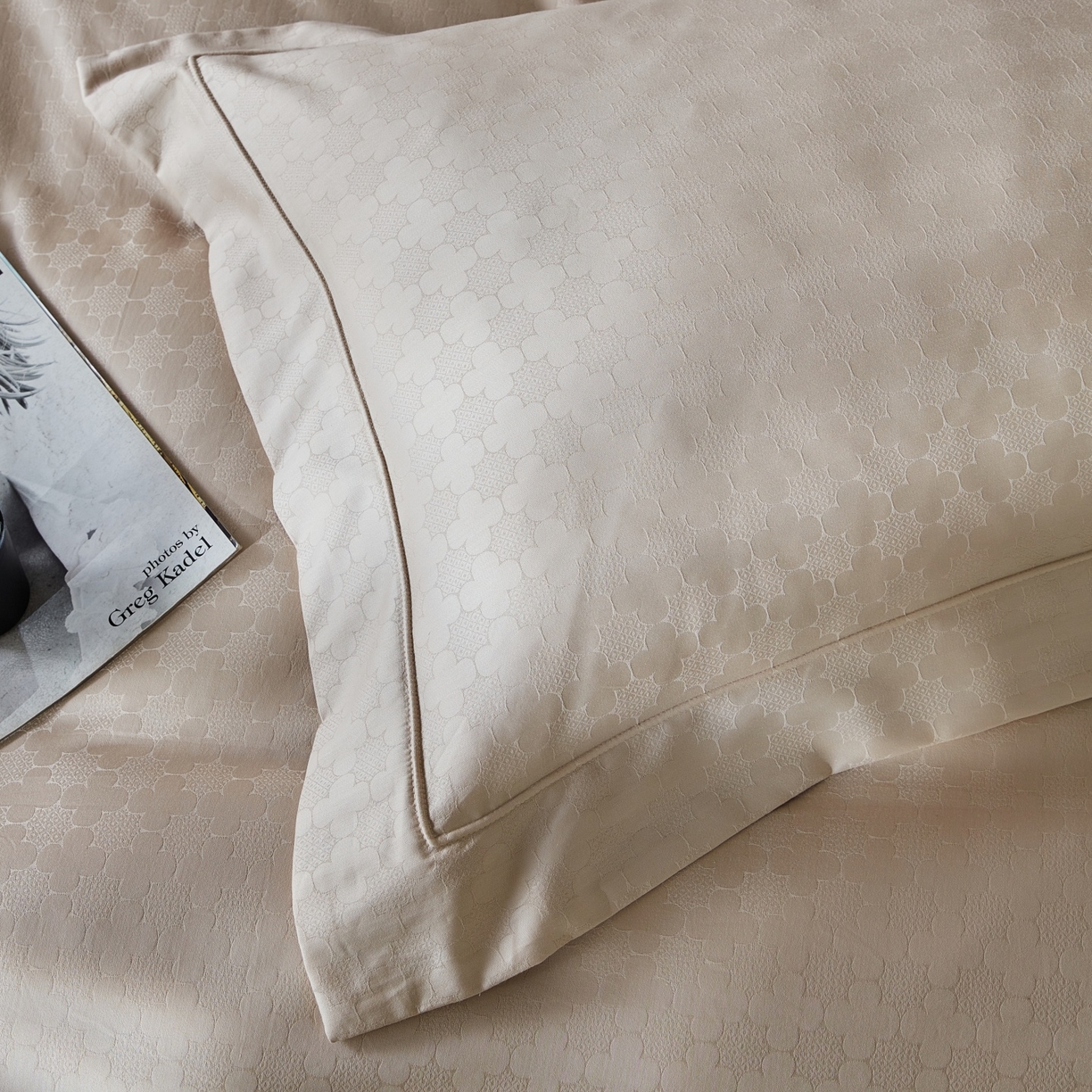 91家纺网 家纺一手货源 找家纺 鼎飞家纺 2025新款长绒棉全棉纯棉提花四件套 布拉提-米金