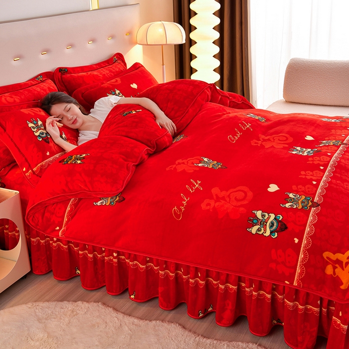 91家纺网 家纺一手货源 找家纺 缘莉娜家纺 2025新款亲肤舒适牛奶绒印花床裙花边款单被套单件被套单品被套 百福吉祥