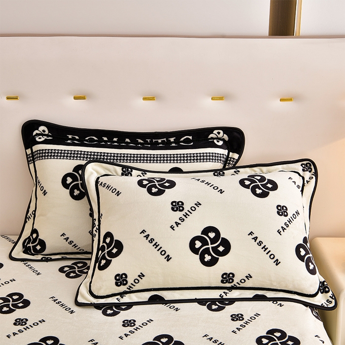 91家纺网 家纺一手货源 找家纺 缘莉娜家纺 2025新款亲肤舒适牛奶绒印花床裙花边款单被套单件被套单品被套 灿烂时光