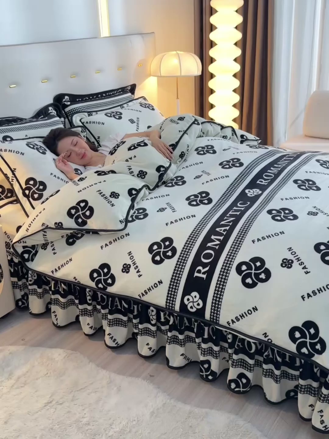 91家纺网 家纺一手货源 找家纺 缘莉娜家纺 2025新款亲肤舒适牛奶绒印花床裙花边款单被套单件被套单品被套 灿烂时光