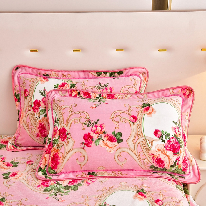 91家纺网 家纺一手货源 找家纺 缘莉娜家纺 2025新款亲肤舒适牛奶绒印花床裙花边款单被套单件被套单品被套 花样年华