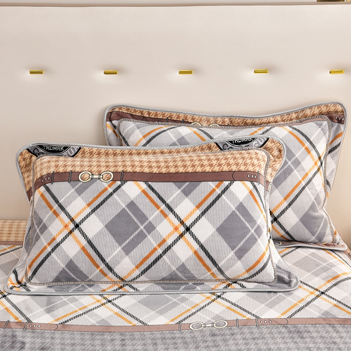 91家纺网 家纺一手货源 找家纺 缘莉娜家纺 2025新款亲肤舒适牛奶绒印花床裙花边款单被套单件被套单品被套 辉煌人生